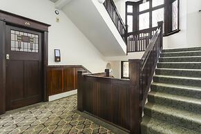 Heritage Apartment on City Fringe