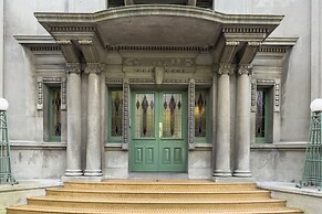 Heritage Apartment on City Fringe