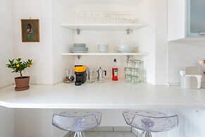 Lake View Terrace Apartment