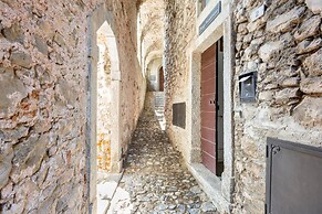 Lake View Terrace Apartment