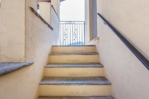 Lake View Terrace Apartment