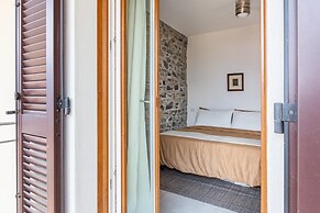 Lake View Terrace Apartment