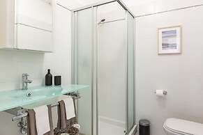 Lake View Terrace Apartment