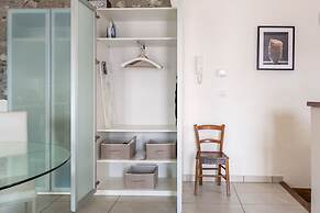 Lake View Terrace Apartment
