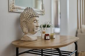 Bright & Stylish Gajowicka by Renters