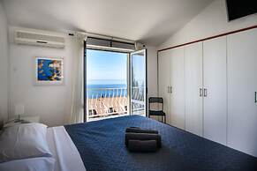 Zenith Apartment by DuHomes