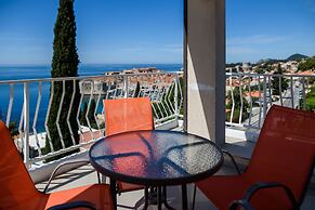 Zenith Apartment by DuHomes