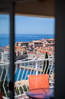 Zenith Apartment by DuHomes