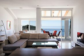 Zenith Apartment by DuHomes