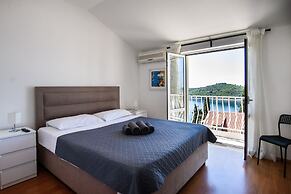 Zenith Apartment by DuHomes