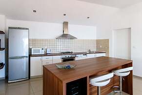 Zenith Apartment by DuHomes