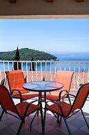 Zenith Apartment by DuHomes