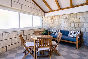 Zenith Apartment by DuHomes