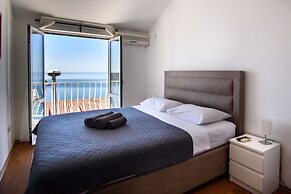 Zenith Apartment by DuHomes