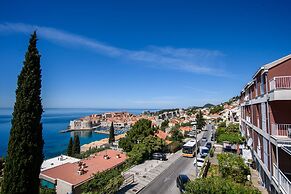 Zenith Apartment by DuHomes