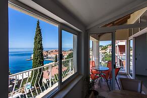 Zenith Apartment by DuHomes