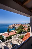 Zenith Apartment by DuHomes