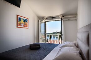 Zenith Apartment by DuHomes