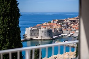 Zenith Apartment by DuHomes