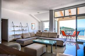 Zenith Apartment by DuHomes