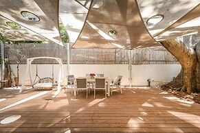 Charming 2BR Apt w a Breathtaking Patio