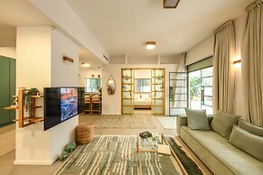 Charming 2BR Apt w a Breathtaking Patio