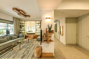 Charming 2BR Apt w a Breathtaking Patio