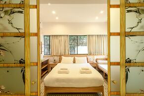 Charming 2BR Apt w a Breathtaking Patio