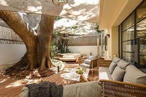 Charming 2BR Apt w a Breathtaking Patio