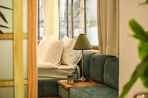 Charming 2BR Apt w a Breathtaking Patio