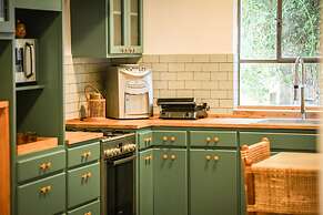 Charming 2BR Apt w a Breathtaking Patio