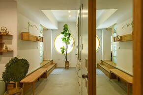 Charming 2BR Apt w a Breathtaking Patio