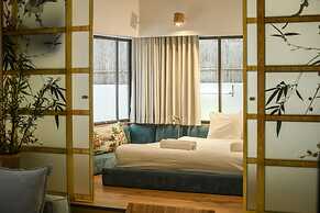 Charming 2BR Apt w a Breathtaking Patio