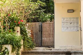 Charming 2BR Apt w a Breathtaking Patio