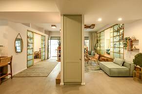 Charming 2BR Apt w a Breathtaking Patio