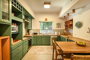 Charming 2BR Apt w a Breathtaking Patio