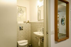 Charming 2BR Apt w a Breathtaking Patio