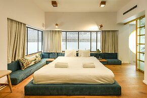 Charming 2BR Apt w a Breathtaking Patio