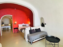 SantorOia Luxury Suites