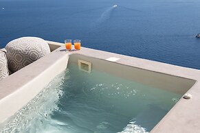 SantorOia Luxury Suites