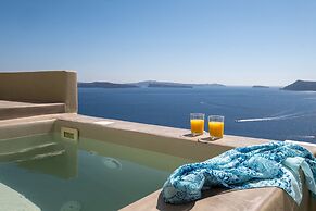 SantorOia Luxury Suites