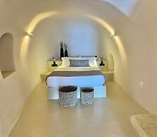 SantorOia Luxury Suites