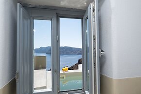 SantorOia Luxury Suites