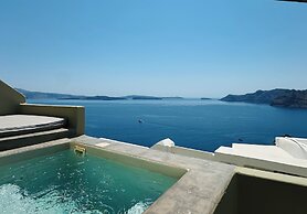 SantorOia Luxury Suites