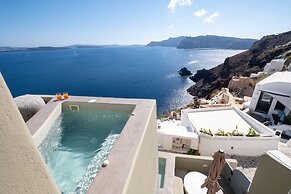 SantorOia Luxury Suites