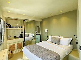 SantorOia Luxury Suites