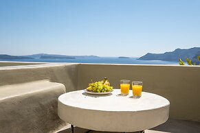 SantorOia Luxury Suites