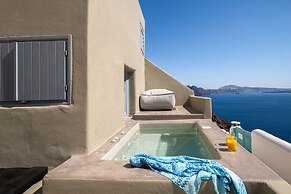 SantorOia Luxury Suites