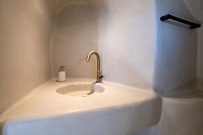 SantorOia Luxury Suites