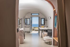 SantorOia Luxury Suites